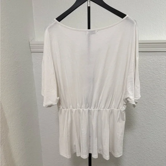 Off White V-Neck Short Sleeve Top - Picture 2 of 3